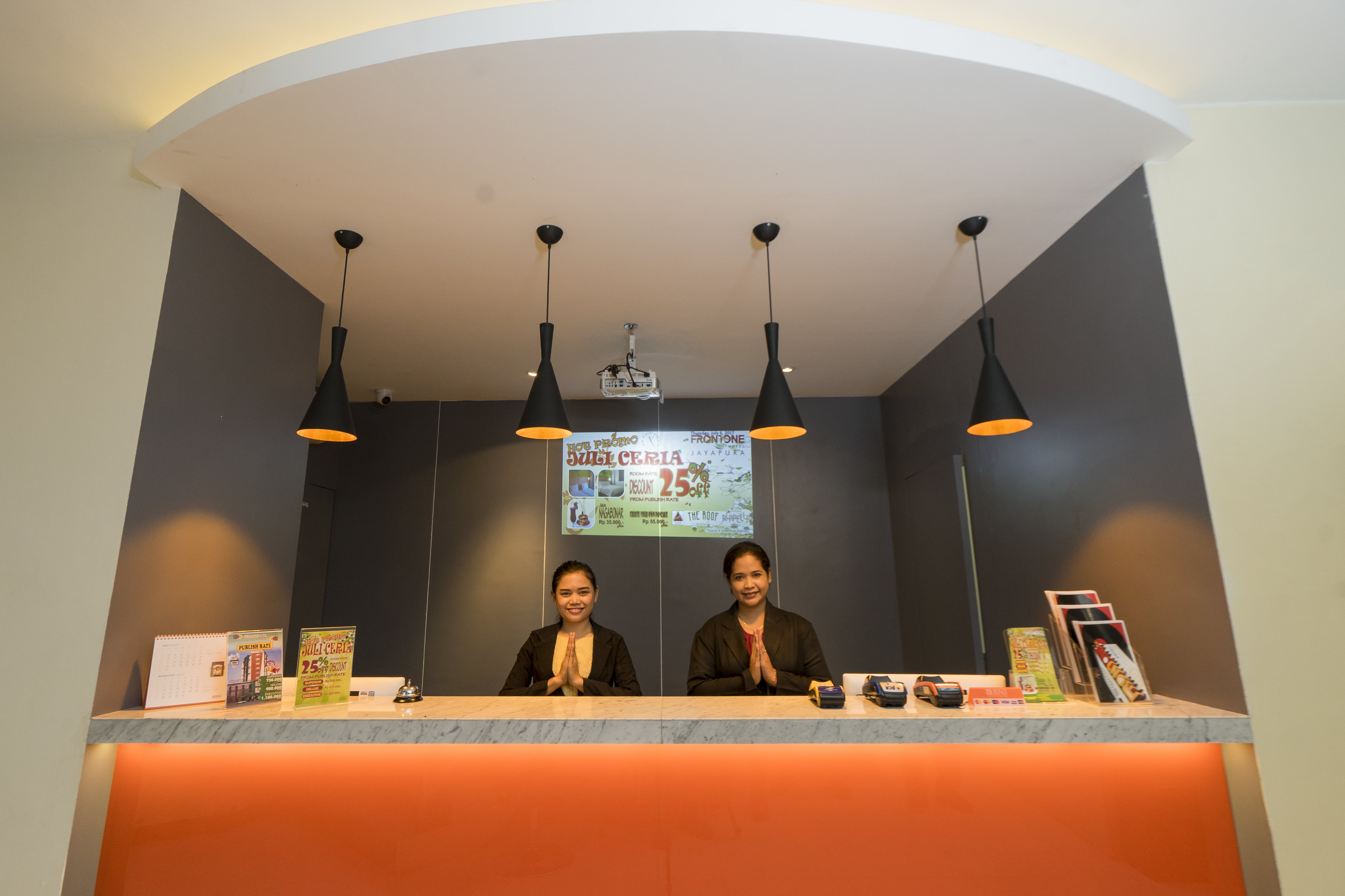 Central Front One Inn Jakarta Airport_Lobby